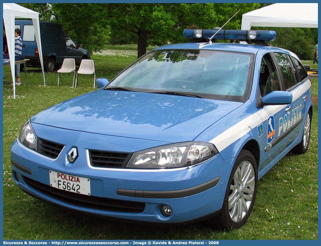 Polizia F5642
Polizia di Stato
Polizia Stradale
Autostrade per l'Italia S.p.A.
Renault GrandTour restyling
Parole chiave: Polizia di Stato;Polizia Stradale;Autostrade per l'Italia S.p.A.;Autostrade S.p.A.;Autostrade;Italia;Renault;GrandTour