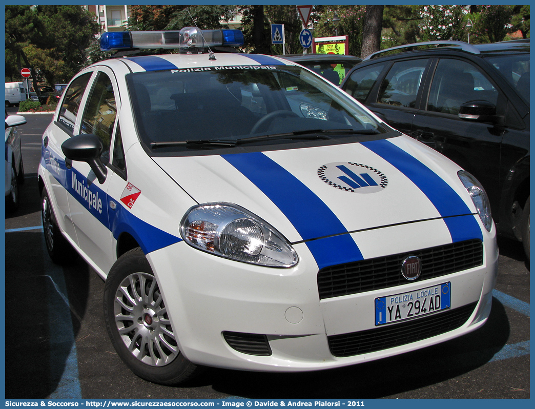 Polizia Locale YA294AD
Polizia Municipale
Comune di Forlì
Fiat Grande Punto
Allestitore Focaccia Group S.r.l.
Parole chiave: Polizia;Locale;Municipale;Forlì;Forli;Fiat;Grande Punto;YA294AD;YA 294 AD;Focaccia