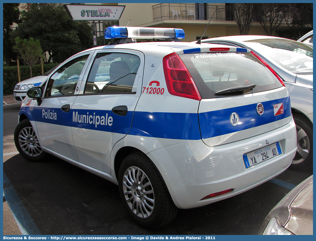 Polizia Locale YA294AD
Polizia Municipale
Comune di Forlì
Fiat Grande Punto
Allestitore Focaccia Group S.r.l.
Parole chiave: Polizia;Locale;Municipale;Forlì;Forli;Fiat;Grande Punto;YA294AD;YA 294 AD;Focaccia