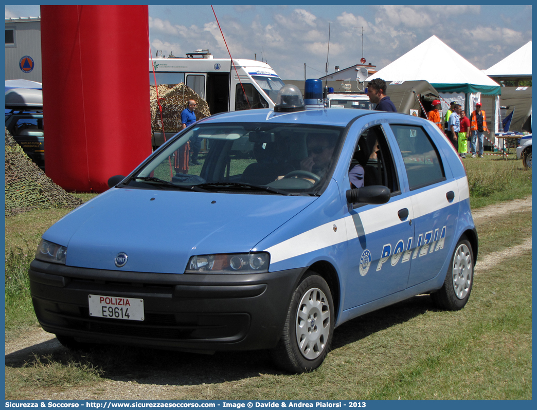 Polizia E9614
Polizia di Stato
Fiat Punto II serie
Parole chiave: Polizia di Stato;Polizia;PS;Fiat;Punto;E8944