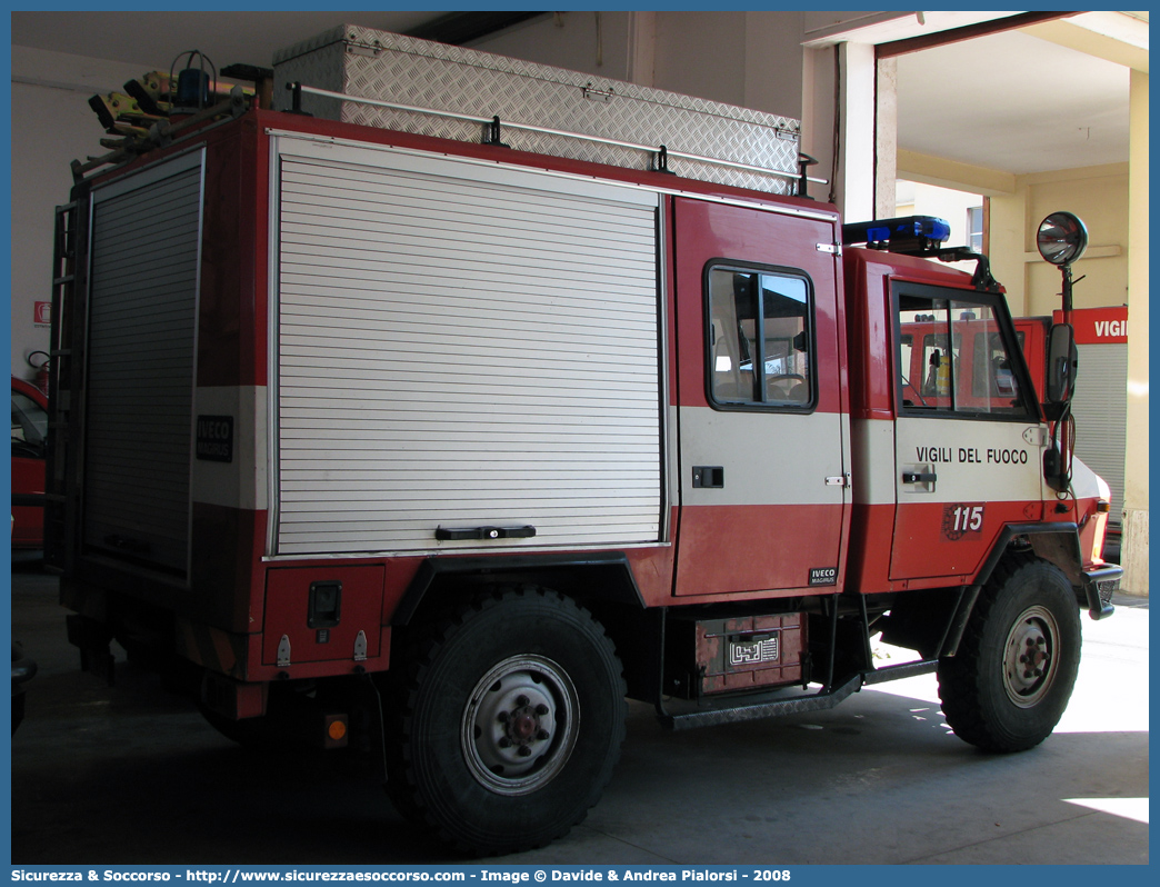 VF 17972
Corpo Nazionale Vigili del Fuoco
Iveco 40-10WM
Allestitore Iveco Magirus
Parole chiave: VF;V.F.;VVF;V.V.F.;Corpo;Nazionale;Vigili;del;Fuoco;Polisoccorso;Iveco;40-10WM;40;10;WM;VM90;VM 90;Magirus