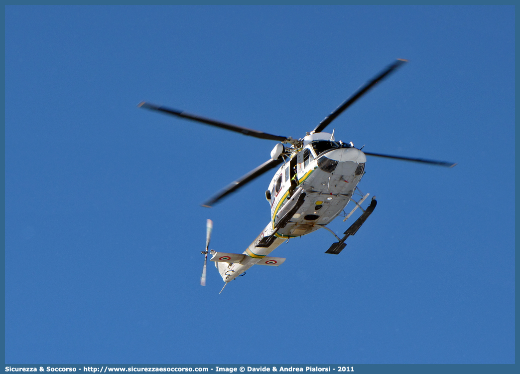 MM81504 / GF 216
Guardia di Finanza
R.O.A.N. Componente Aerea
Agusta Bell AB412 HP
Parole chiave: GdiF;G.D.F.;GDF;Guardia di Finanza;R.O.A.N.;ROAN;Componente Aerea;Agusta Bell;AB412 HP;216