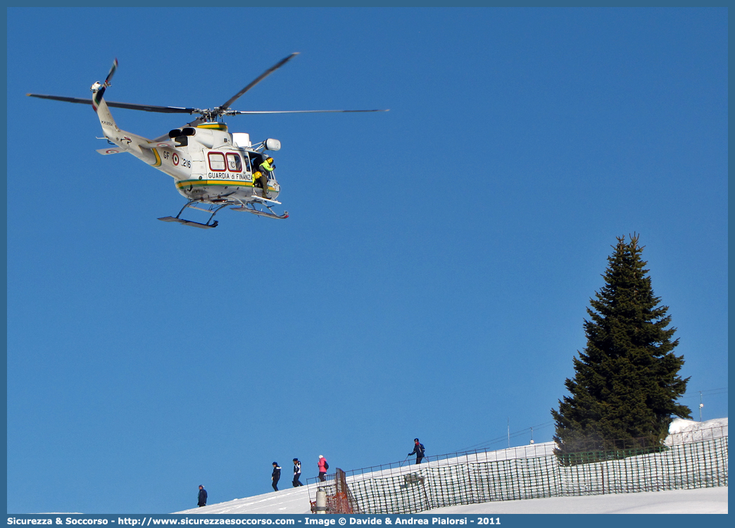 MM81504 / GF 216
Guardia di Finanza
R.O.A.N. Componente Aerea
Agusta Bell AB412 HP
Parole chiave: GdiF;G.D.F.;GDF;Guardia di Finanza;R.O.A.N.;ROAN;Componente Aerea;Agusta Bell;AB412 HP;216