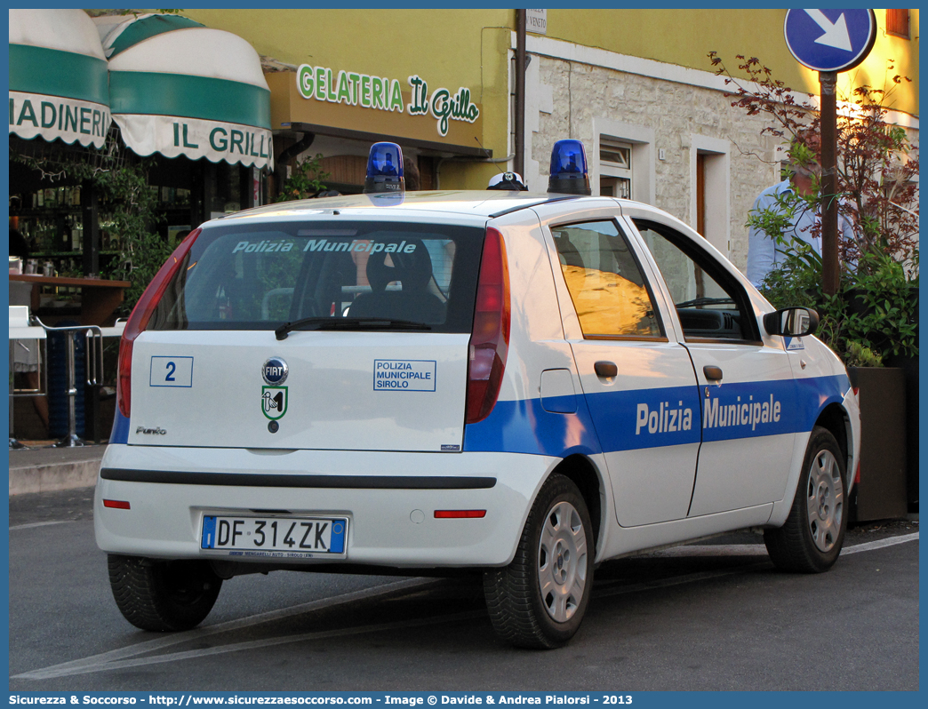 -
Polizia Municipale
Comune di Sirolo
Fiat Punto III serie
Parole chiave: Polizia;Locale;Municipale;Sirolo;Fiat;Punto