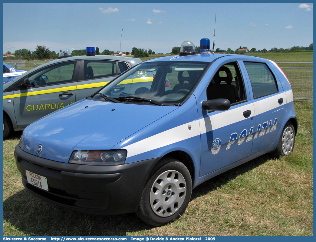 Polizia E9614
Polizia di Stato
Fiat Punto II serie
Parole chiave: Polizia di Stato;Polizia;PS;Fiat;Punto;E8944