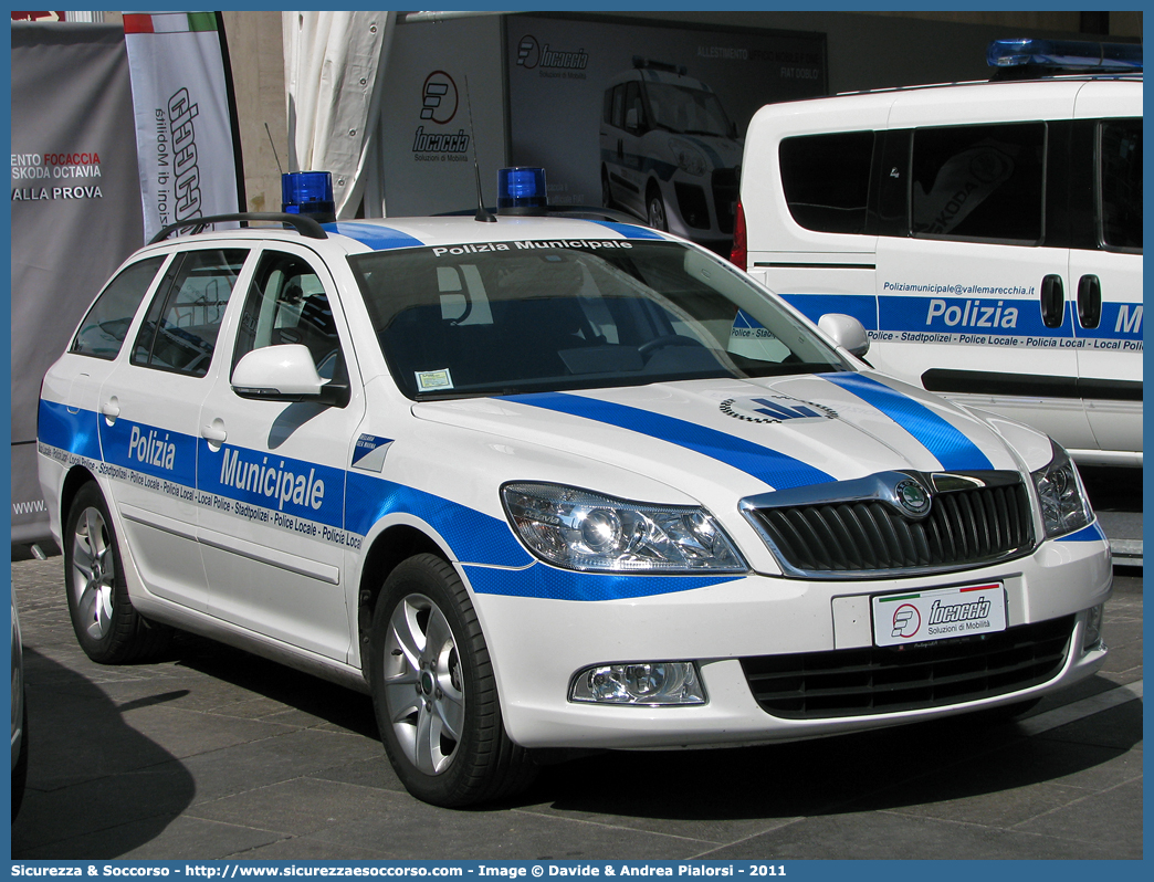 Polizia Locale YA579AE
Polizia Municipale
Comune di Bellaria Igea Marina
Skoda Octavia Wagon III serie
Allestitore Focaccia Group S.r.l.
Parole chiave: Polizia;Locale;Municipale;Bellaria;Igea Marina;Skoda;Octavia;Wagon;Focaccia;YA579AE;YA 579 AE