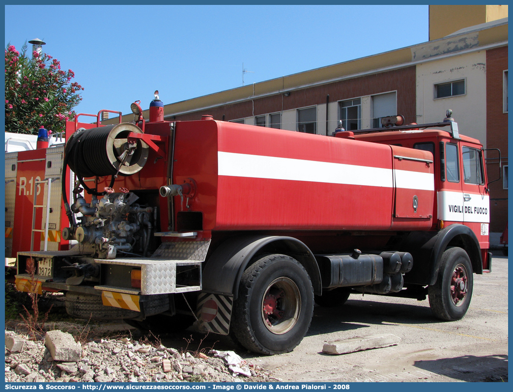 VF 10872
Corpo Nazionale Vigili del Fuoco
OM 155
Allestitori Baribbi S.p.A.
Parole chiave: Corpo;Nazionale;Vigili del Fuoco;Vigili;Fuoco;ABP;A.B.P.;AutoBottePompa;AutoBotte;OM;155;Baribbi