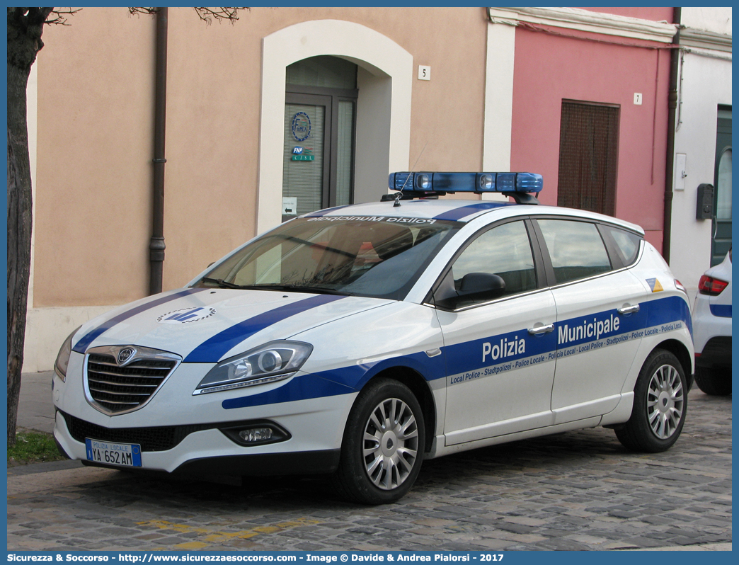 Polizia Locale YA652AM
Polizia Municipale
Comune di San Mauro Pascoli
Lancia Nuova Delta
Allestitore Focaccia Group S.r.l.
Parole chiave: Polizia;Locale;Municipale;San Mauro Pascoli;Lancia;Nuova Delta;Focaccia;YA652AM;YA 652 AM