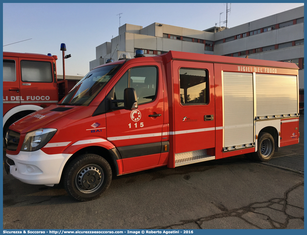 -
Corpo Nazionale Vigili del Fuoco
Mercedes Benz Sprinter II serie restyling
Allestitore BAI S.r.l.
Parole chiave: Corpo;Nazionale;Vigili del Fuoco;Vigili;Fuoco;Polisoccorso;Mercedes Benz;Sprinter;BAI;B.A.I.;Tecnica