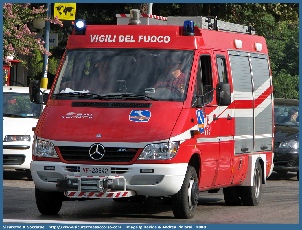 VF 23942
Corpo Nazionale Vigili del Fuoco
Mercedes Benz Sprinter 416 I serie restyling
Allestitore BAI S.r.l.
Parole chiave: Corpo;Nazionale;Vigili del Fuoco;Vigili;Fuoco;Polisoccorso;Mercedes Benz;Sprinter;416;BAI;B.A.I.;Tecnica;VF23942;VF 23942