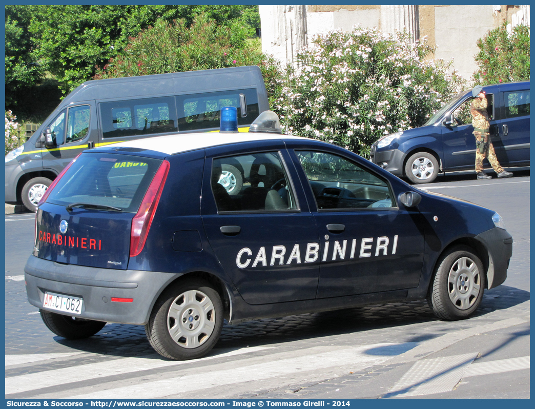 AM CI062
Arma dei Carabinieri
Reparto Carabinieri presso l'Aeronautica Militare
Fiat Punto III serie
Parole chiave: AM;A.M.;CC;C.C.;Arma;Carabinieri;Aeronautica;Militare;Fiat;Punto