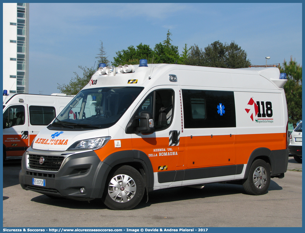 RA 25
118 Romagna Soccorso
Ambito Territoriale di Ravenna
Fiat Ducato III serie restyling
Allestitore Vision S.r.l.
Parole chiave: 118;Romagna;Ravenna;Soccorso;Ambulanza;Autoambulanza;Fiat;Ducato;X290;X 290;Vision