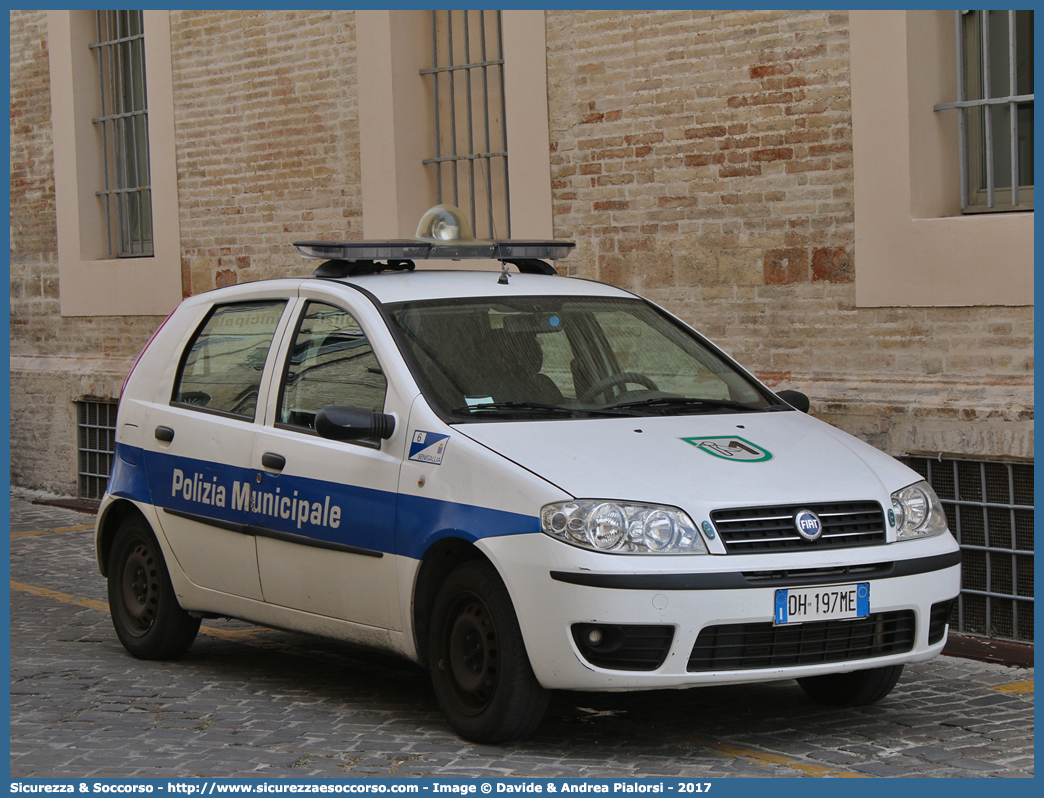 -
Polizia Municipale
Comune di Senigallia
Fiat Punto III serie restyling
Parole chiave: Polizia;Locale;Municipale;Senigallia;Fiat;Punto