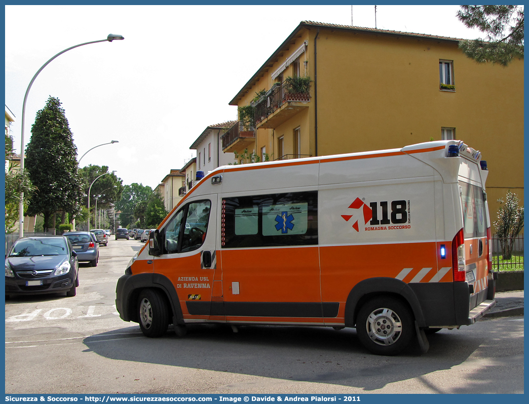 RA 15
118 Romagna Soccorso
Ambito Territoriale di Ravenna
Fiat Ducato III serie
Allestitore Aricar S.p.A.
Parole chiave: Fiat;Ducato X250;118;Romagna;Ravenna;Soccorso;Ambulanza;Aricar