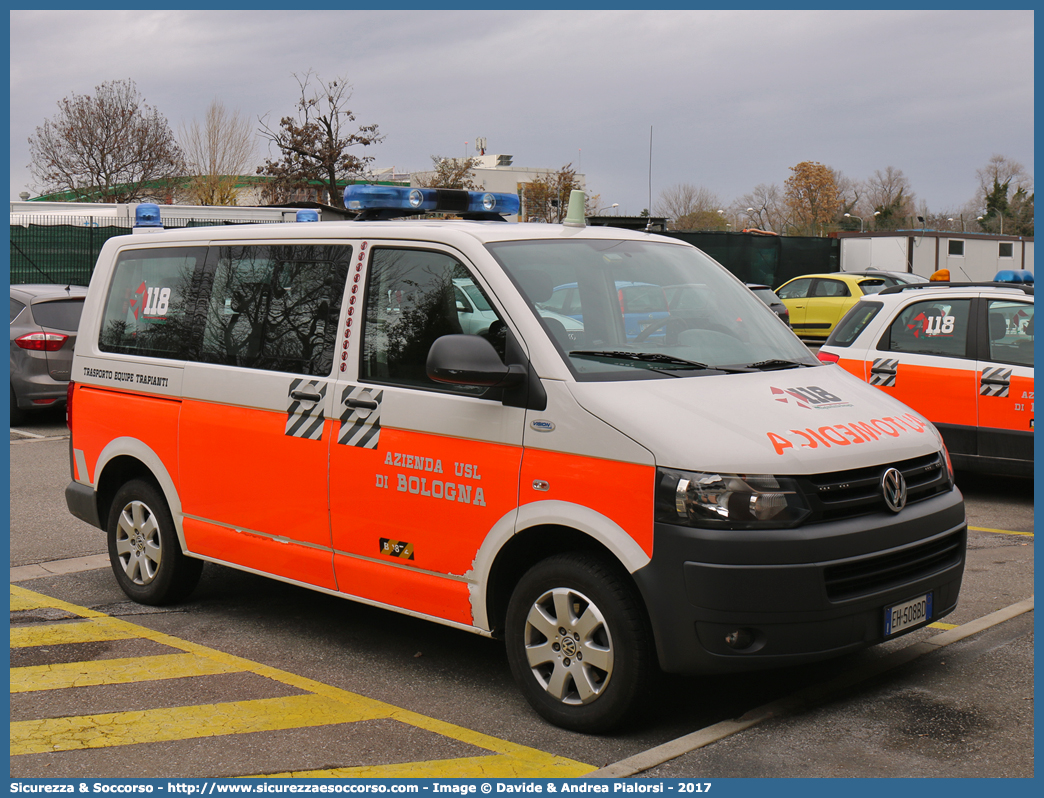 BO 0872
118 Bologna Soccorso
Volkswagen Transporter T5 restyling
Allestitore Vision S.r.l.
Parole chiave: 118;Bologna;Soccorso;Automedica;Automedicalizzata;Auto Medica;Auto Medicalizzata;Trasporto;Equipe;Trapianti;Volkswagen;Transporter;T5;Vision