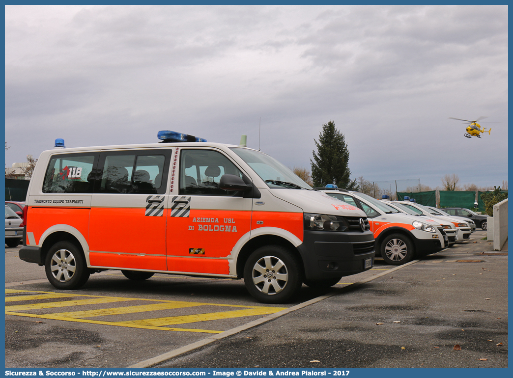 BO 0872
118 Bologna Soccorso
Volkswagen Transporter T5 restyling
Allestitore Vision S.r.l.
Parole chiave: 118;Bologna;Soccorso;Automedica;Automedicalizzata;Auto Medica;Auto Medicalizzata;Trasporto;Equipe;Trapianti;Volkswagen;Transporter;T5;Vision