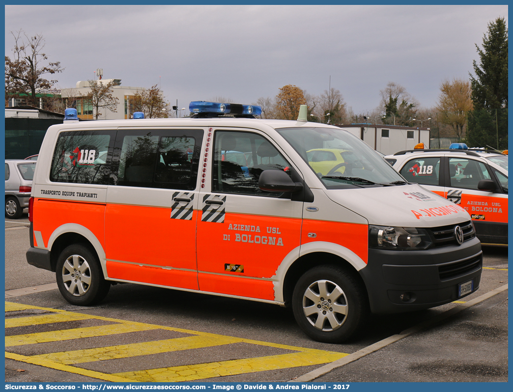 BO 0872
118 Bologna Soccorso
Volkswagen Transporter T5 restyling
Allestitore Vision S.r.l.
Parole chiave: 118;Bologna;Soccorso;Automedica;Automedicalizzata;Auto Medica;Auto Medicalizzata;Trasporto;Equipe;Trapianti;Volkswagen;Transporter;T5;Vision