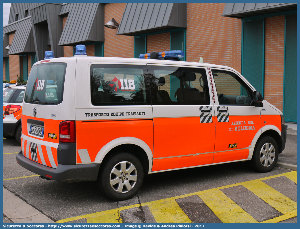 BO 0872
118 Bologna Soccorso
Volkswagen Transporter T5 restyling
Allestitore Vision S.r.l.
Parole chiave: 118;Bologna;Soccorso;Automedica;Automedicalizzata;Auto Medica;Auto Medicalizzata;Trasporto;Equipe;Trapianti;Volkswagen;Transporter;T5;Vision