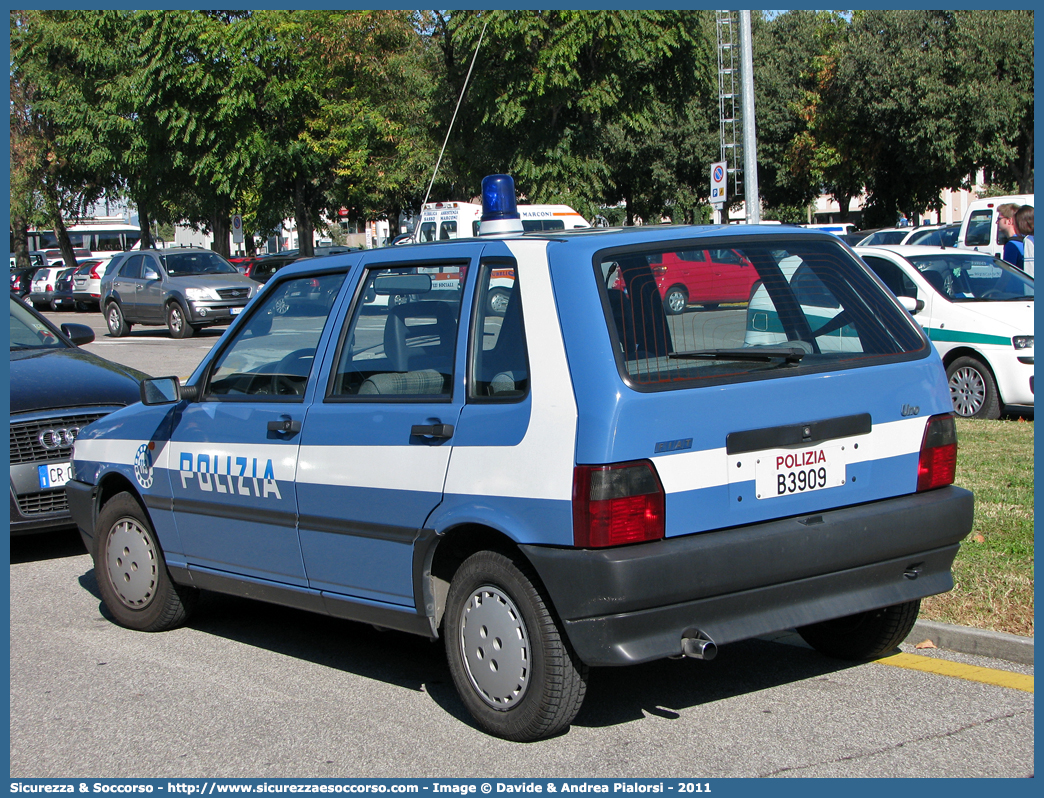 Polizia B3909
Polizia di Stato
Fiat Uno II serie
Parole chiave: Polizia di Stato;Polizia;PS;Fiat;Fiat;Uno;B3909