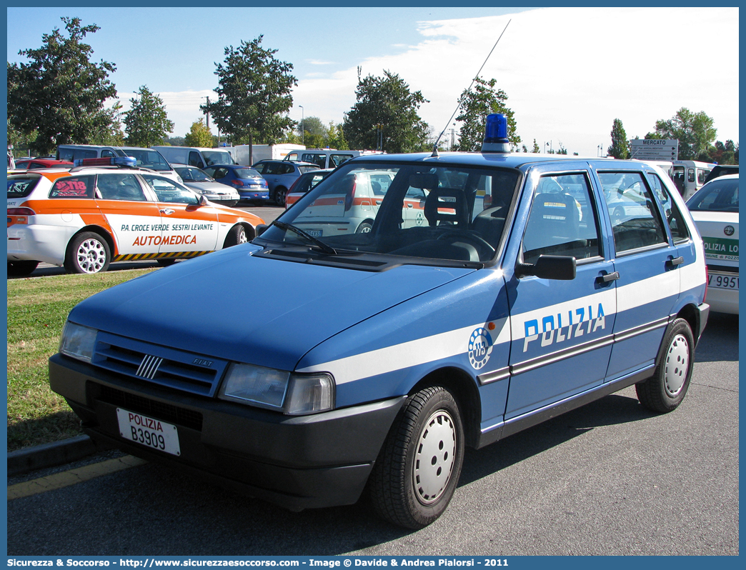 Polizia B3909
Polizia di Stato
Fiat Uno II serie
Parole chiave: Polizia di Stato;Polizia;PS;Fiat;Fiat;Uno;B3909