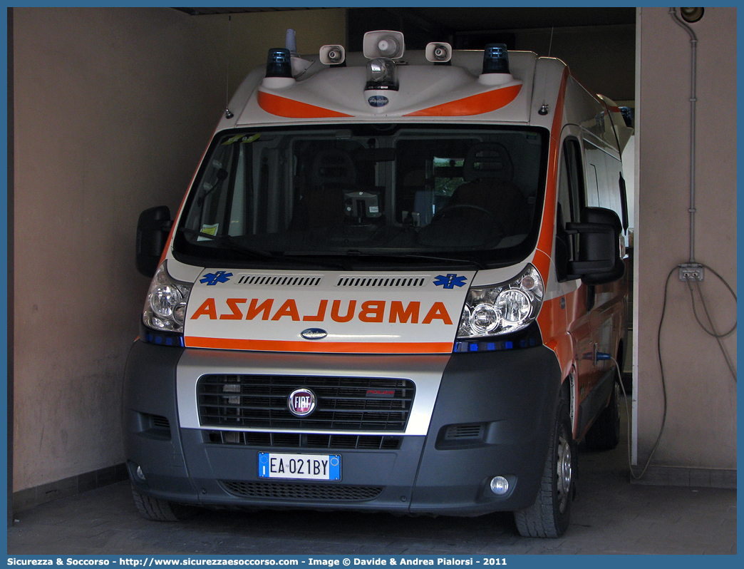 FE 3193
118 Ferrara Soccorso
Fiat Ducato III serie
Allestitore Aricar S.p.A.
Parole chiave: 118;Ferrara;Soccorso;Ambulanza;Autoambulanza;Fiat;Ducato;X250;X 250;Aricar