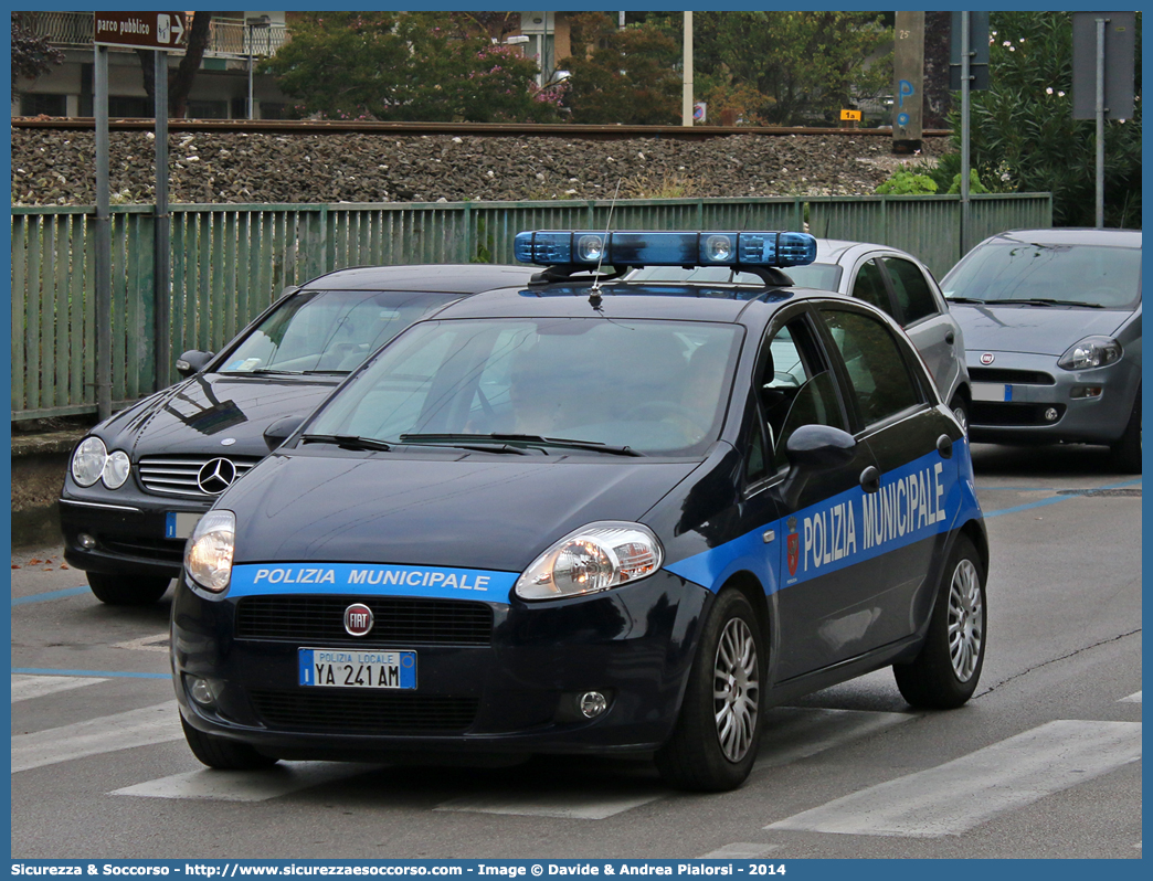 Polizia Locale YA241AM
Polizia Municipale
Comune di Perugia
Fiat Grande Punto
Parole chiave: Polizia;Locale;Municipale;Perugia;Fiat;Grande Punto;YA241AM;YA 241 AM