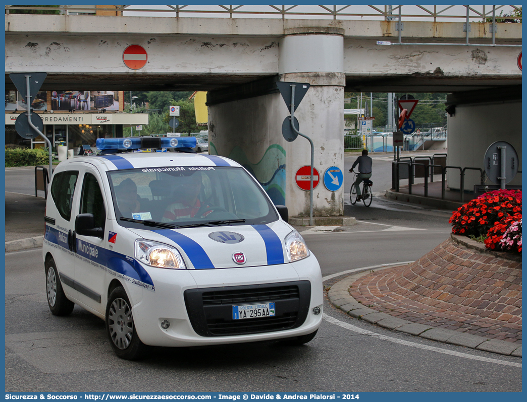 Polizia Locale YA295AA
Polizia Municipale
Comune di Baricella
Fiat Qubo
Allestitore Bertazzoni S.r.l.
Parole chiave: Polizia;Locale;Municipale;Baricella;Fiat;Qubo;Bertazzoni;YA295AA;YA 295 AA