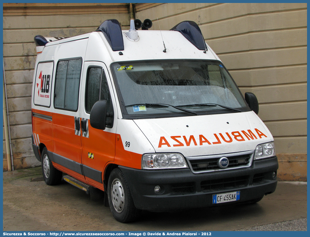 FE 3199
118 Ferrara Soccorso
Fiat Ducato II serie restyling
Allestitore Aricar S.p.A.
(variante)
Parole chiave: 118;Ferrara;Soccorso;Ambulanza;Autoambulanza;Fiat;Ducato;Aricar