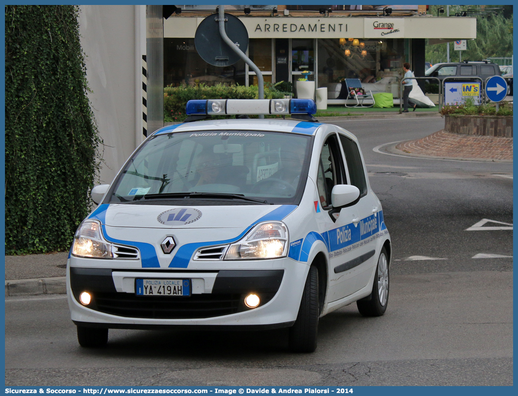 Polizia Locale YA419AH
Polizia Municipale
Servizio Intercomunale
Budrio e Granarolo dell'Emilia
Renault Modus I serie restyling
Allestitore Bertazzoni S.r.l.
Parole chiave: Polizia;Locale;Municipale;Budrio;Granarolo dell'Emilia;Granarolo dell Emilia;Renault;Modus;Bertazzoni;YA419AH;YA 419 AH