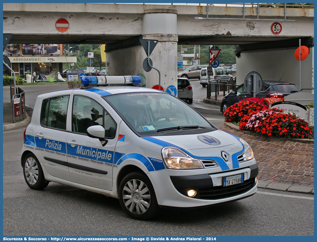 Polizia Locale YA419AH
Polizia Municipale
Servizio Intercomunale
Budrio e Granarolo dell'Emilia
Renault Modus I serie restyling
Allestitore Bertazzoni S.r.l.
Parole chiave: Polizia;Locale;Municipale;Budrio;Granarolo dell'Emilia;Granarolo dell Emilia;Renault;Modus;Bertazzoni;YA419AH;YA 419 AH