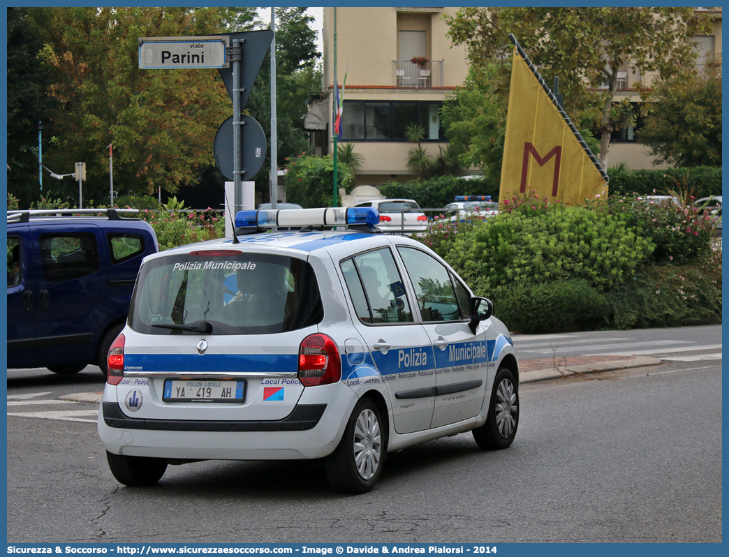 Polizia Locale YA419AH
Polizia Municipale
Servizio Intercomunale
Budrio e Granarolo dell'Emilia
Renault Modus I serie restyling
Allestitore Bertazzoni S.r.l.
Parole chiave: Polizia;Locale;Municipale;Budrio;Granarolo dell'Emilia;Granarolo dell Emilia;Renault;Modus;Bertazzoni;YA419AH;YA 419 AH