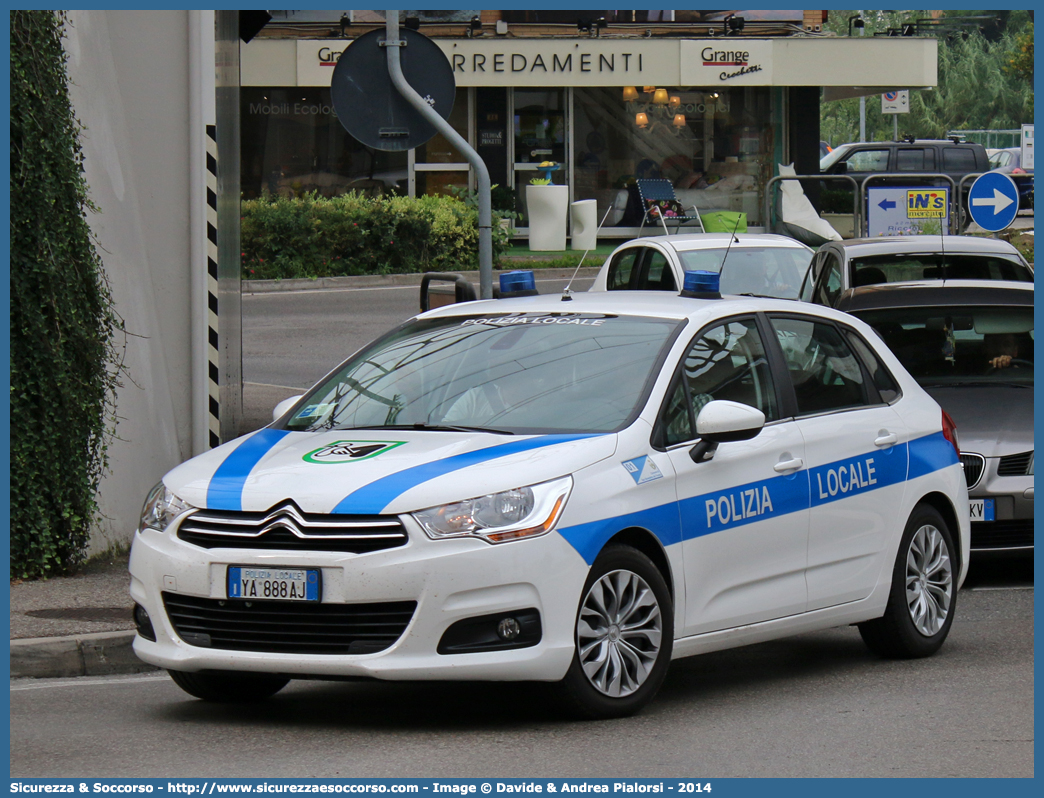 Polizia Locale YA888AJ
Polizia Locale
Comune di San Benedetto del Tronto
Citroen C4 II serie
Parole chiave: Polizia;Locale;Municipale;San Benedetto del Tronto;Citroen;C4;C 4;YA888AJ;YA 888 AJ