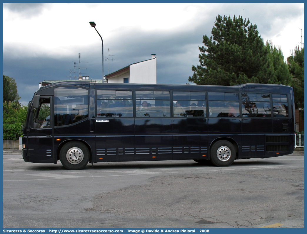 CC AN111
Arma dei Carabinieri
Iveco Orlandi EuroClass
Parole chiave: CC;C.C.;Arma;Carabinieri;Bus;Minibus;Iveco;Orlandi;EuroClass