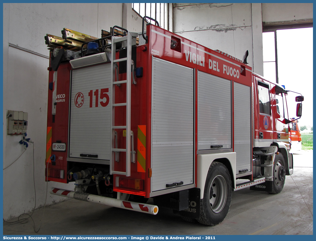 VF 24530
Corpo Nazionale Vigili del Fuoco
Iveco Magirus EuroCargo
120E24 II serie "SuperCity"
Parole chiave: VVF;V.V.F.;Corpo;Nazionale;Vigili;del;Fuoco;AutoPompaSerbatoio;APS;A.P.S.;Iveco;Magirus;EuroCargo;SuperCity;120E24