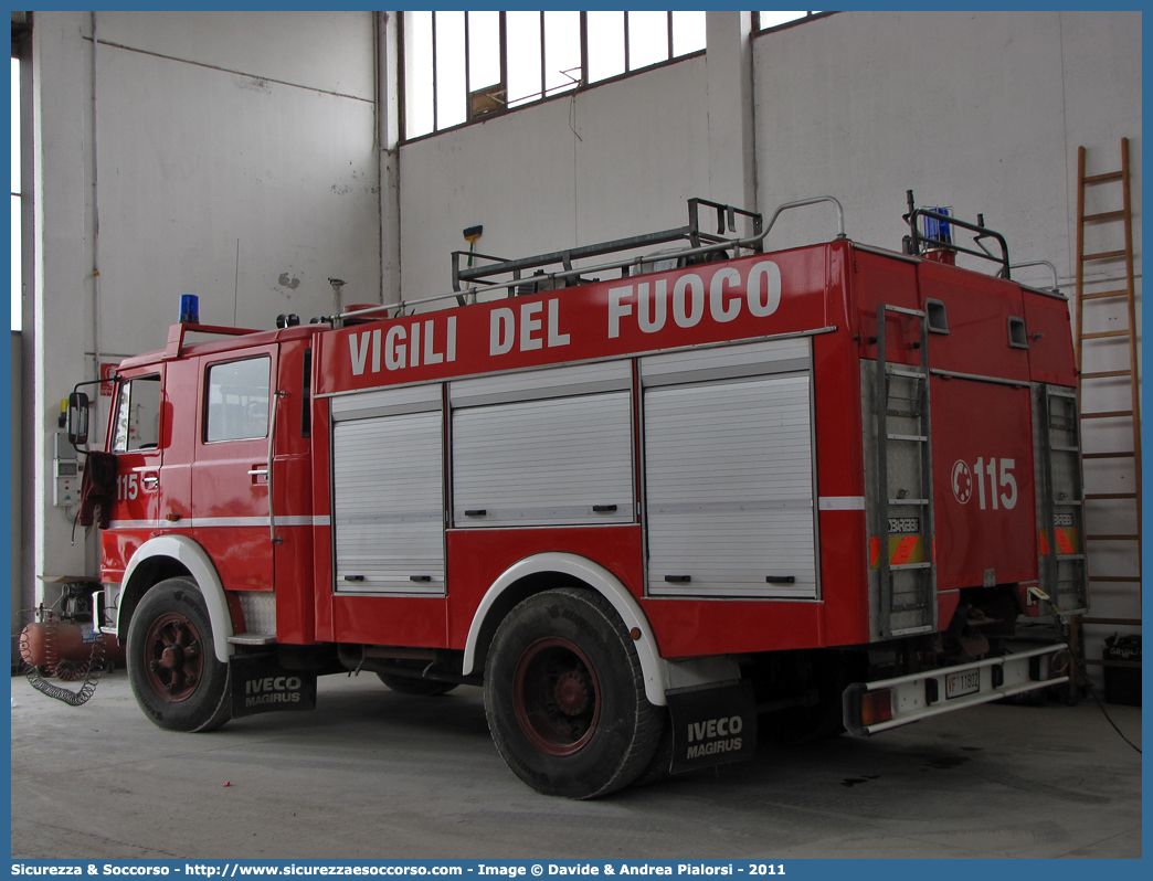 VF 11802
Corpo Nazionale Vigili del Fuoco
Iveco/OM 160
Allestitore Baribbi S.p.A.
Parole chiave: VVF;V.V.F.;Corpo;Nazionale;Vigili;del;Fuoco;AutoPompaSerbatoio;APS;A.P.S.;Iveco;OM;160;Baribbi