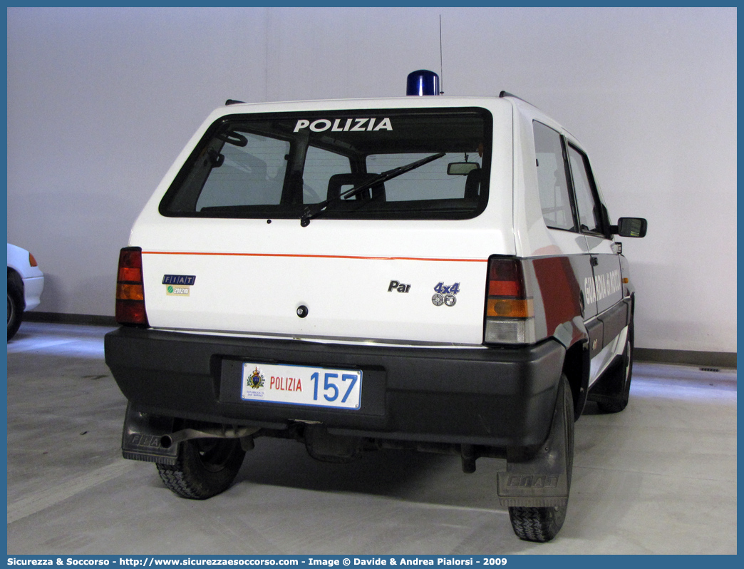 Polizia 157
Repubblica di San Marino
Guardia di Rocca
Fiat Panda 4x4 II serie
Parole chiave: Repubblica;San Marino;RSM;R.S.M.;Guardia di Rocca;Guardia;Rocca;Fiat;Panda;4x4