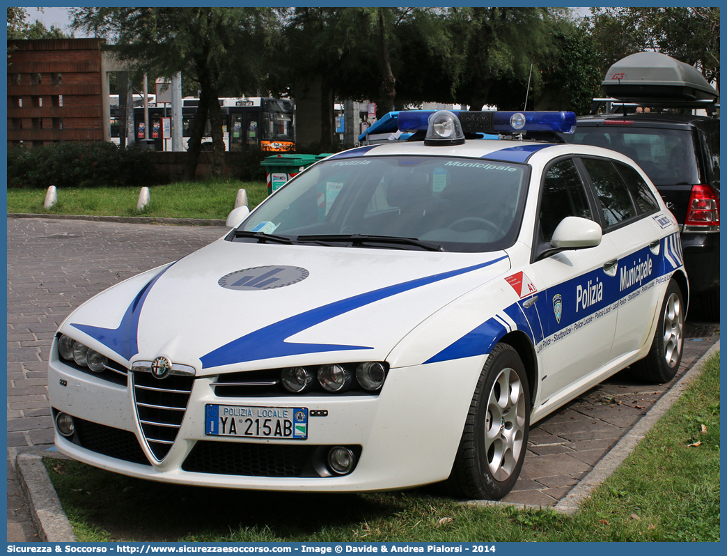 Polizia Locale YA215AB
Polizia Municipale
Unione Comuni Valnure e Valchero
Alfa Romeo 159 Sportwagon
Allestitore Bertazzoni S.r.l.
Parole chiave: Polizia;Locale;Municipale;Valnure;Valchero;Carpaneto Piacentino;Podenzano;San Giorgio Piacentino;Vigolzone;Alfa Romeo;159;Sportwagon;Sport;Station;Wagon;SW;S.W.;YA215AB;YA 215 AB