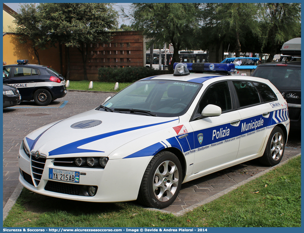 Polizia Locale YA215AB
Polizia Municipale
Unione Comuni Valnure e Valchero
Alfa Romeo 159 Sportwagon
Allestitore Bertazzoni S.r.l.
Parole chiave: Polizia;Locale;Municipale;Valnure;Valchero;Carpaneto Piacentino;Podenzano;San Giorgio Piacentino;Vigolzone;Alfa Romeo;159;Sportwagon;Sport;Station;Wagon;SW;S.W.;Bertazzoni;YA215AB;YA 215 AB