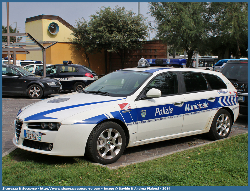 Polizia Locale YA215AB
Polizia Municipale
Unione Comuni Valnure e Valchero
Alfa Romeo 159 Sportwagon
Allestitore Bertazzoni S.r.l.
Parole chiave: Polizia;Locale;Municipale;Valnure;Valchero;Carpaneto Piacentino;Podenzano;San Giorgio Piacentino;Vigolzone;Alfa Romeo;159;Sportwagon;Sport;Station;Wagon;SW;S.W.;Bertazzoni;YA215AB;YA 215 AB