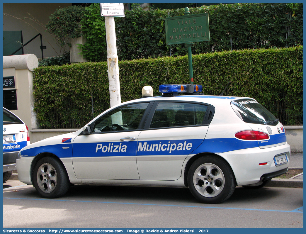 Polizia Locale YA356AB
Polizia Municipale
Comune di Carpineti
Alfa Romeo 147 II serie
Allestitore Bertazzoni S.r.l.
Parole chiave: Polizia;Locale;Municipale;Carpineti;Alfa Romeo;147;Bertazzoni;YA356AB;YA 356 AB