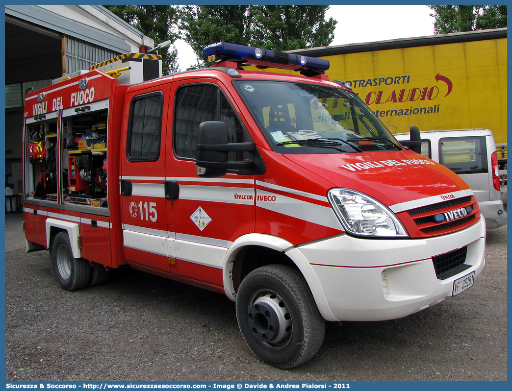 VF 25261
Corpo Nazionale Vigili del Fuoco
Iveco Daily 65C18 IV serie
Allestitore Iveco Magirus
Parole chiave: Corpo;Nazionale;Vigili del Fuoco;Vigili;Fuoco;Polisoccorso;Iveco;Daily;65C18;65 C 18;65C 18;65 C18;Magirus