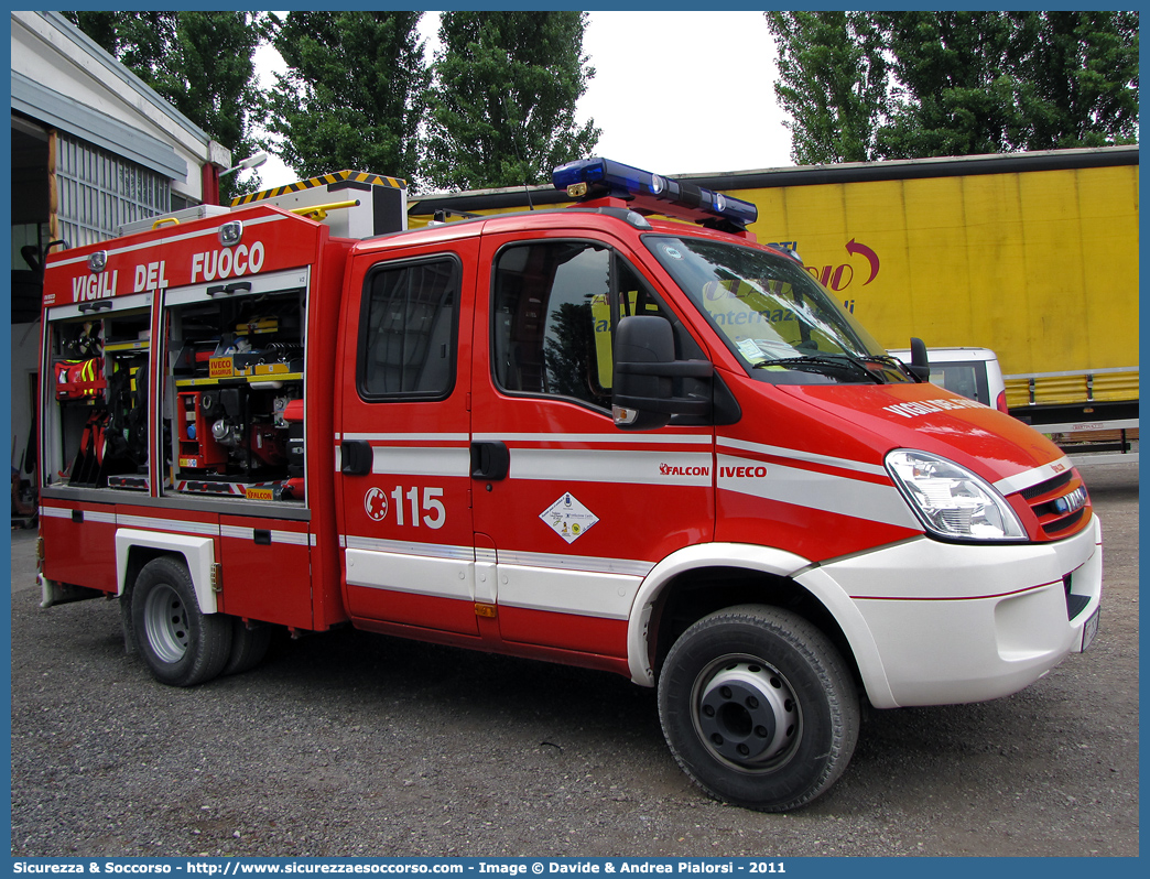 VF 25261
Corpo Nazionale Vigili del Fuoco
Iveco Daily 65C18 IV serie
Allestitore Iveco Magirus
Parole chiave: Corpo;Nazionale;Vigili del Fuoco;Vigili;Fuoco;Polisoccorso;Iveco;Daily;65C18;65 C 18;65C 18;65 C18;Magirus