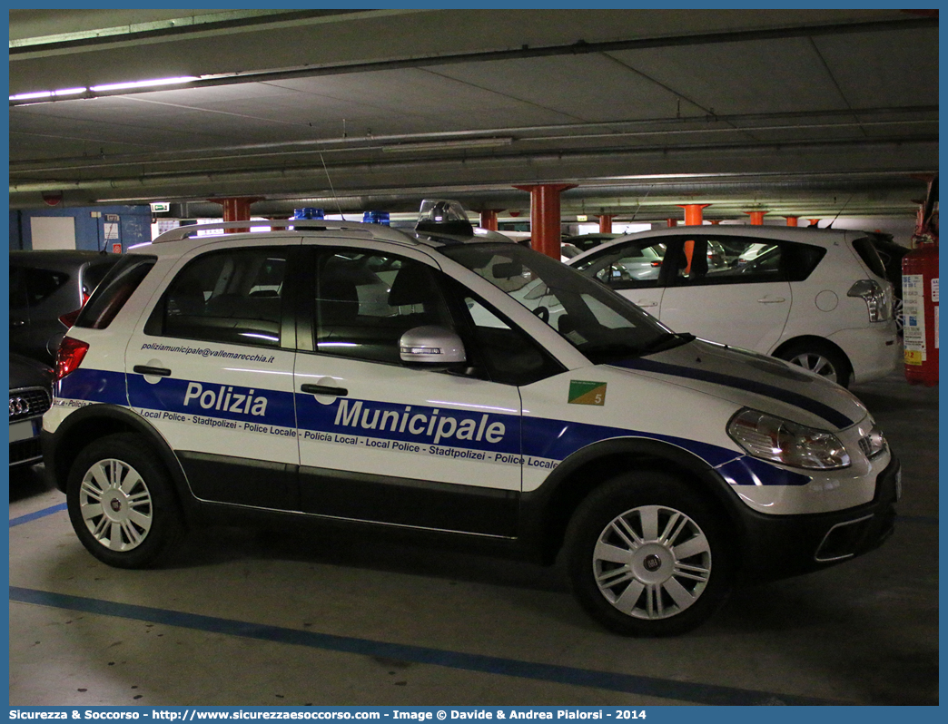 Polizia Locale YA260AK
Polizia Municipale
Corpo Intercomunale
Valle del Marecchia
Fiat Sedici II serie
Parole chiave: Polizia;Municipale;Locale;Valle del Marecchia;Santarcangelo di Romagna;Poggio Berni;Torriana;Verucchio;Fiat;Sedici;YA260AK;YA 260 AK