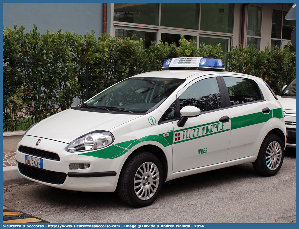 Polizia Locale YA274AH
Polizia Municipale
Comune di Ivrea
Fiat Punto IV serie
Allestitore Ciabilli S.r.l.
Parole chiave: PL;P.L.;PM;P.M.;Polizia;Locale;Municipale;Ivrea;Fiat;Grande;Punto;Ciabilli