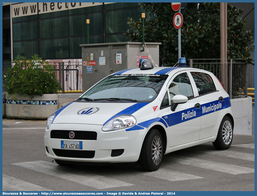 Polizia Locale YA437AD
Polizia Municipale
Comune di Rimini
Fiat Grande Punto
Parole chiave: Polizia;Locale;Municipale;Rimini;Fiat;Grande Punto;YA437AD;YA 437 AD