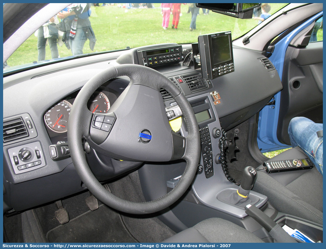 Polizia F4052
Polizia di Stato
Polizia Stradale
Autostrade per l'Italia S.p.A.
Volvo V50 I serie
Allestitore Focaccia Group S.r.l.
Parole chiave: Polizia di Stato;Polizia Stradale;Autostrade per l&#039;Italia S.p.A.;Autostrade S.p.A.;Autostrade;Italia;Volvo;V50;V 50;Focaccia