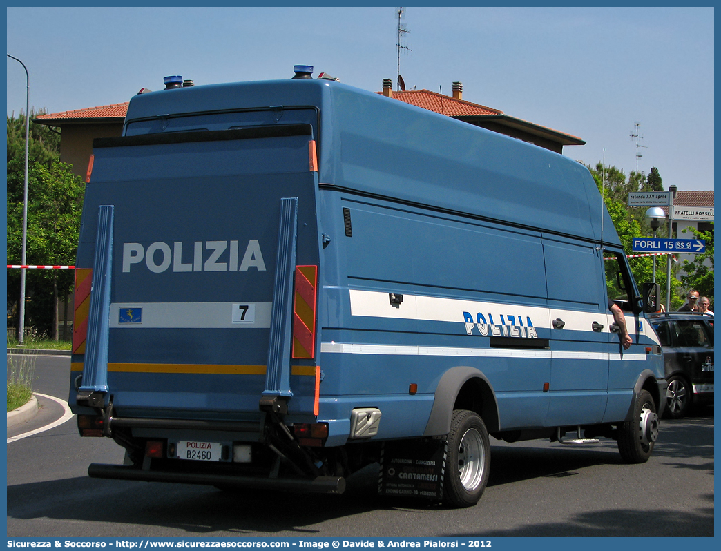 Polizia B2460
Polizia di Stato
Polizia Stradale
Iveco Daily 59-12 II serie
(II variante)
Parole chiave: Polizia;Stato;Polizia di Stato;Stradale;Iveco;Daily;59-12;59 - 12