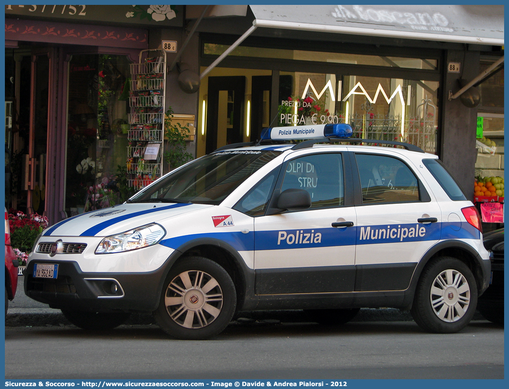 Polizia Locale YA362AD
Polizia Municipale
Comune di Bologna
Fiat Sedici II serie
Allestitore Focaccia Group S.r.l.
Parole chiave: Polizia;Locale;Municipale;Bologna;Fiat;Sedici;Focaccia;YA362AD;YA 362 AD