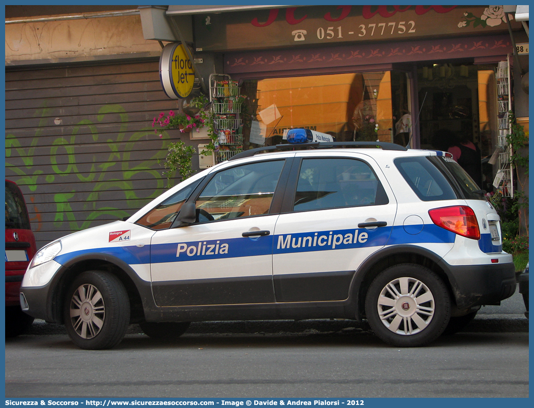 Polizia Locale YA362AD
Polizia Municipale
Comune di Bologna
Fiat Sedici II serie
Allestitore Focaccia Group S.r.l.
Parole chiave: Polizia;Locale;Municipale;Bologna;Fiat;Sedici;Focaccia;YA362AD;YA 362 AD