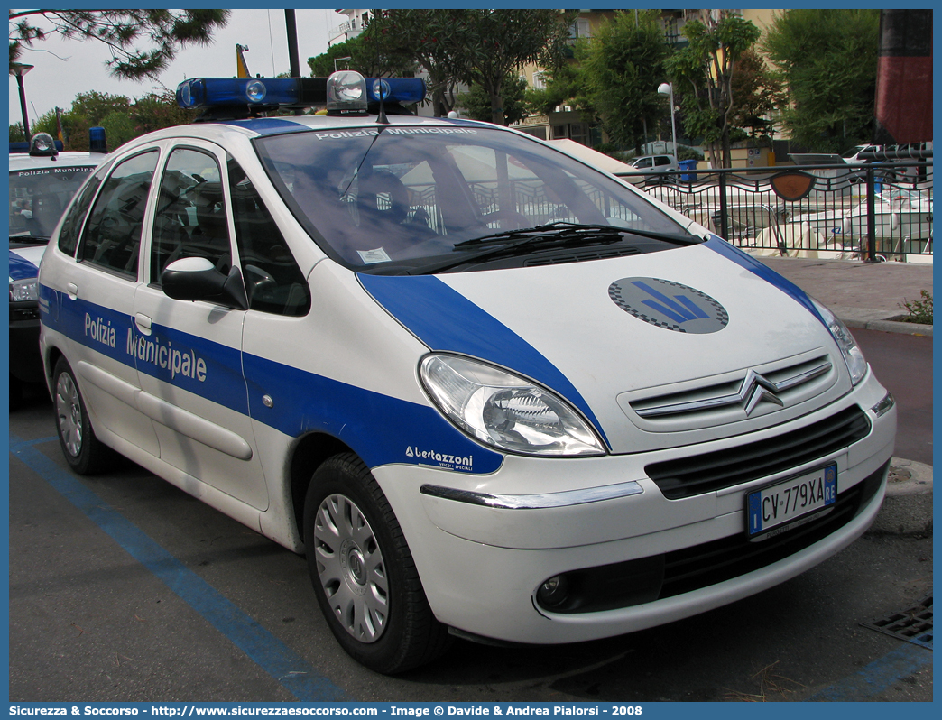 -
Polizia Municipale
Corpo Unico Reggio Nord
Citroen Xsara Picasso
Allestitore Bertazzoni S.r.l.
Parole chiave: Polizia;Locale;Municipale;Reggio Nord;Campagnola Emilia;Correggio;Fabbrico;Rio Saliceto;Rolo;San Martino in Rio;Citroen;Xsara;Picasso;Bertazzoni